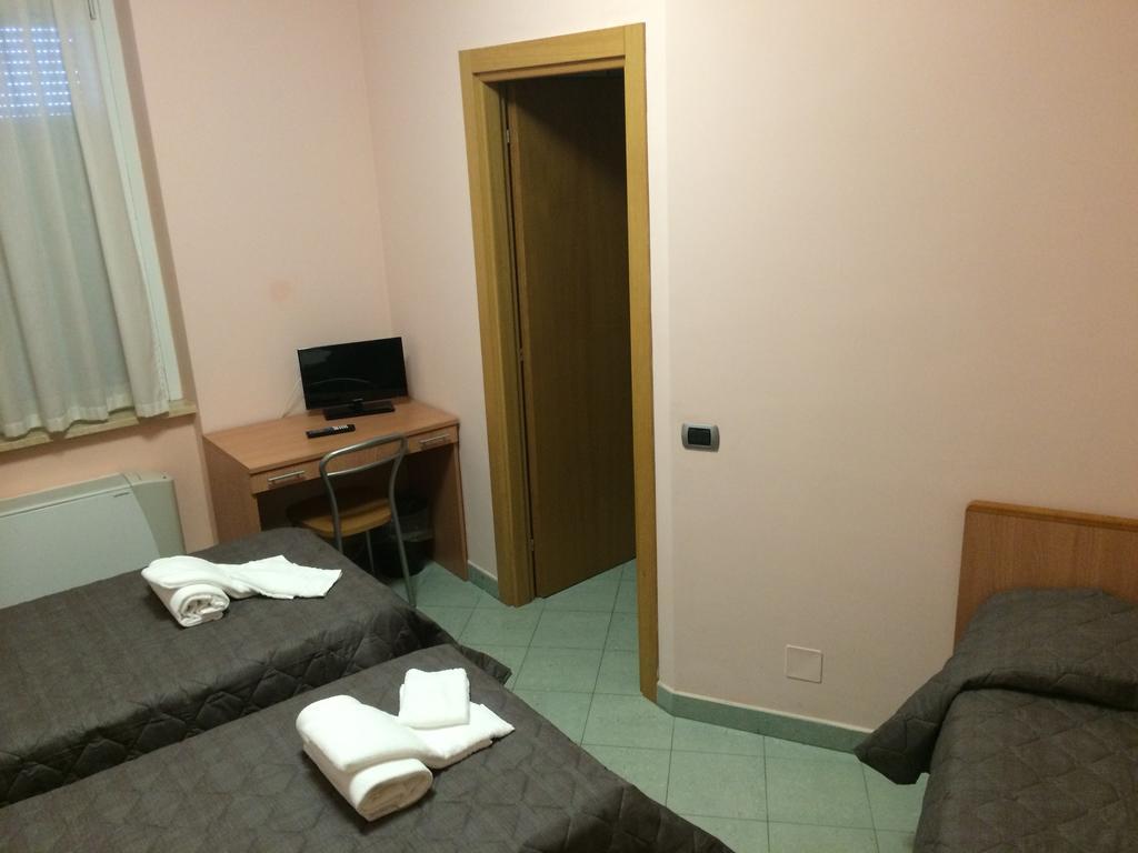Hh Il Gabbiano Hotel La Spezia Room photo