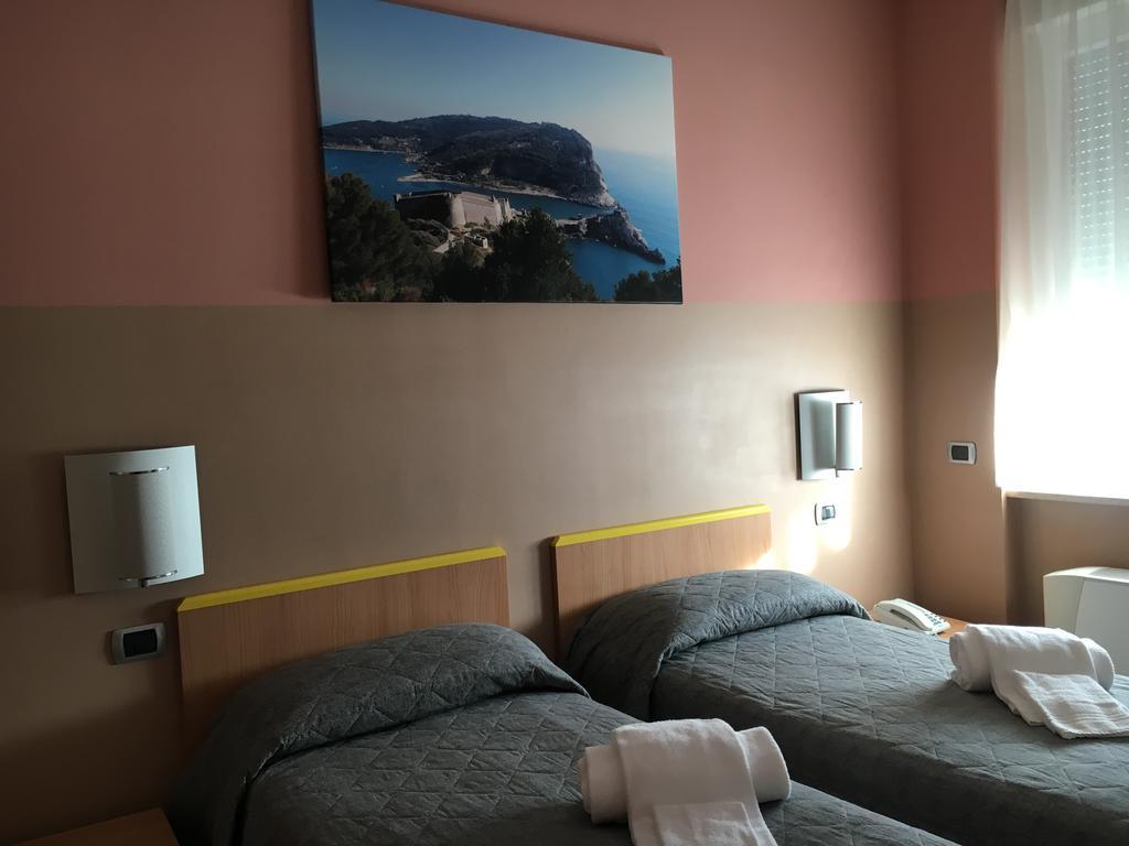 Hh Il Gabbiano Hotel La Spezia Exterior photo