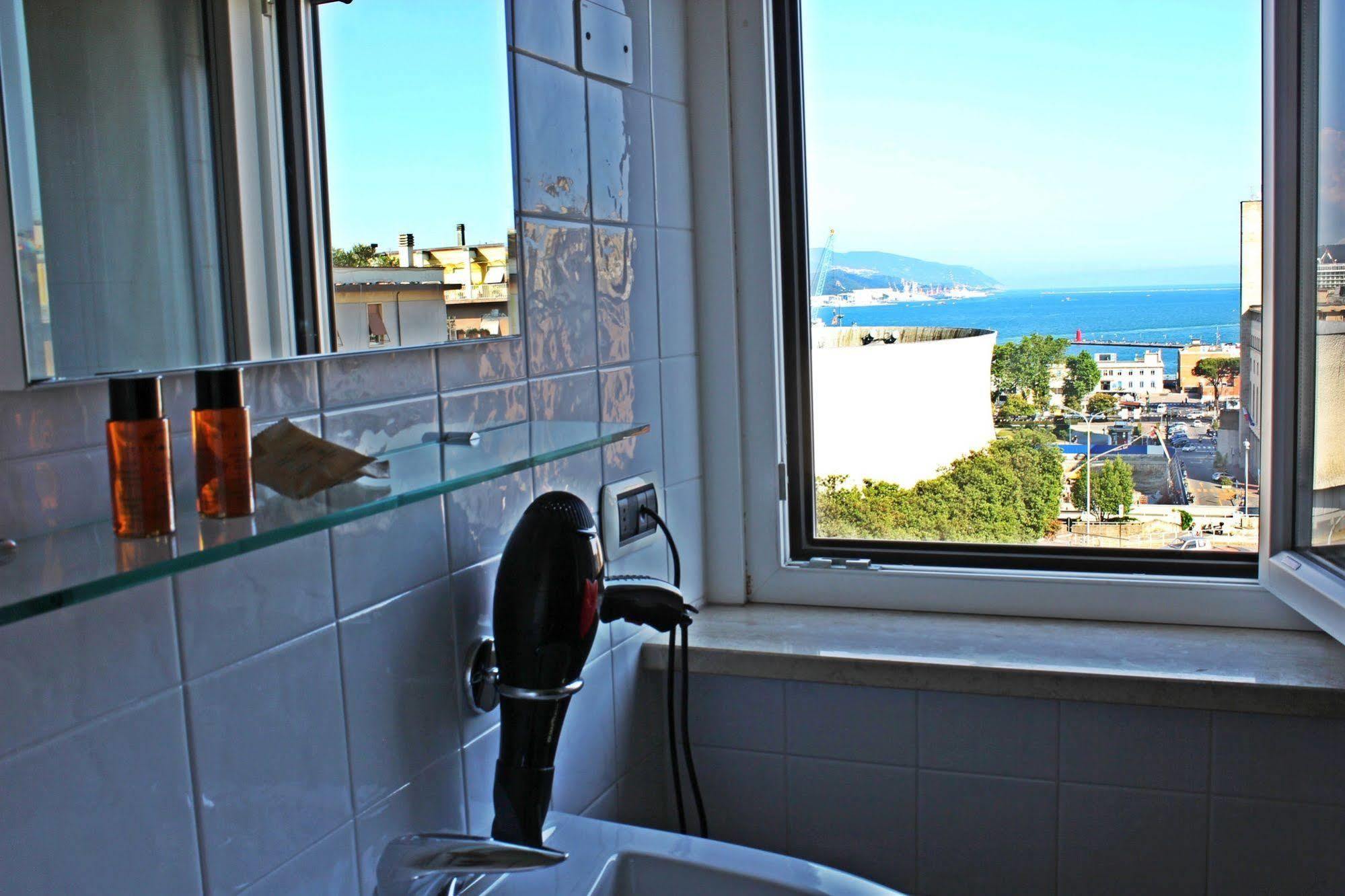 Hh Il Gabbiano Hotel La Spezia Exterior photo